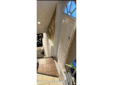 Welcome to this well-maintained detached single-family home - photo 9