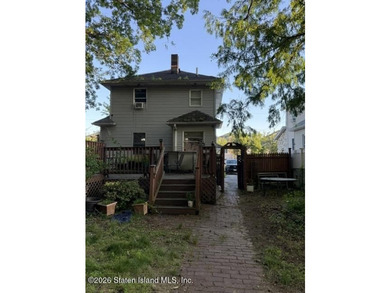 Welcome to this well-maintained detached single-family home - photo 10