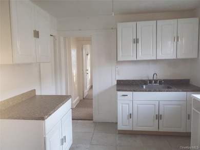 Three 3 bedrooms and 1-bathroom apartments. This is a cash-cow! - photo 3