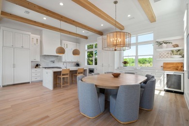 Elegantly appointed and recently built custom Gulf View home on - photo 3