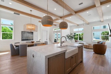 Elegantly appointed and recently built custom Gulf View home on - photo 4