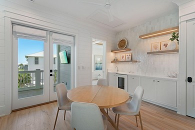 Elegantly appointed and recently built custom Gulf View home on - photo 6