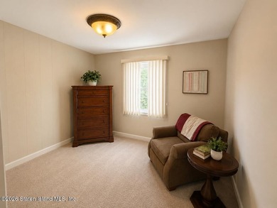 Welcome to this spacious and well-maintained detached - photo 6