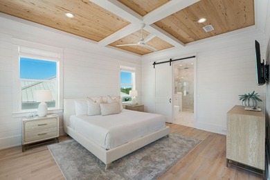 Elegantly appointed and recently built custom Gulf View home on - photo 7