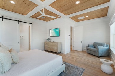 Elegantly appointed and recently built custom Gulf View home on - photo 8
