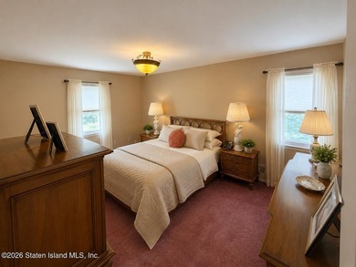 Welcome to this spacious and well-maintained detached - photo 8