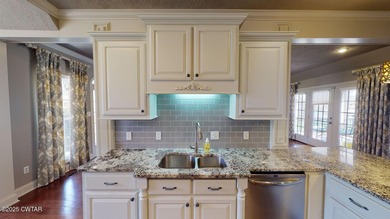 Waterfront Paradise on Beautiful Beech Lake! This 4 Bedroom, 4 - photo 9