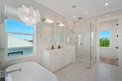 Elegantly appointed and recently built custom Gulf View home on - photo 9
