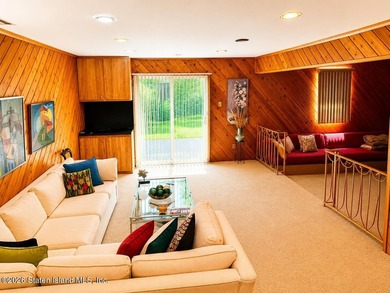 Welcome to this spacious and well-maintained detached - photo 9