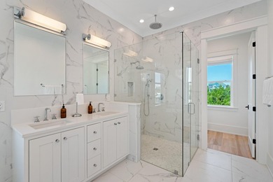 Elegantly appointed and recently built custom Gulf View home on - photo 10