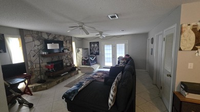 Welcome home to this 2-bedroom townhouse located just minutes - photo 5