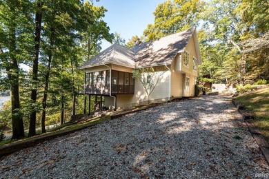 This stunning rustic-contemporary retreat sits on a private - photo 5
