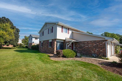 Lake Townhome/Townhouse For Sale in Wheaton, Illinois