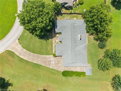 Gorgeous new listing on Free Ferry Circle. This estate-size home - photo 12