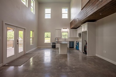 Great 4 bedroom, 2 1/2 bath with oversized 31' x 23' air - photo 3