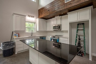 Great 4 bedroom, 2 1/2 bath with oversized 31' x 23' air - photo 6