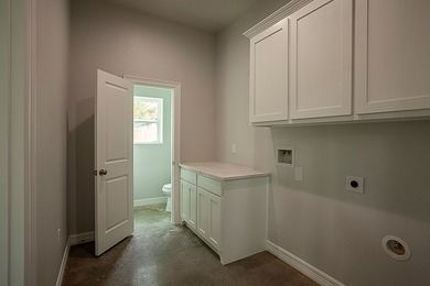 Great 4 bedroom, 2 1/2 bath with oversized 31' x 23' air - photo 7