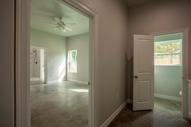 Great 4 bedroom, 2 1/2 bath with oversized 31' x 23' air - photo 8