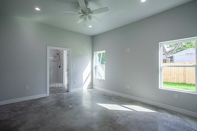 Great 4 bedroom, 2 1/2 bath with oversized 31' x 23' air - photo 10