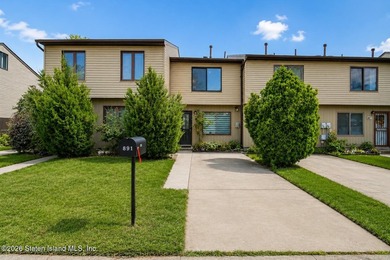 Welcome to this gorgeous 2-bedroom, 2-bath townhouse condo - photo 2