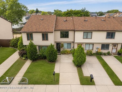 Welcome to this gorgeous 2-bedroom, 2-bath townhouse condo - photo 3