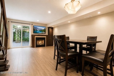 Welcome to this gorgeous 2-bedroom, 2-bath townhouse condo - photo 9