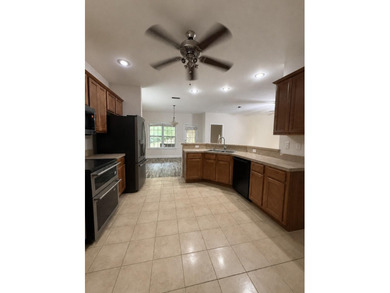 *Professional photos coming soon!* Seller offering carpet - photo 4