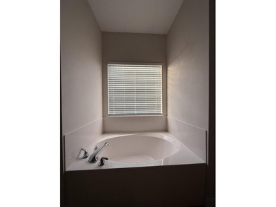 *Professional photos coming soon!* Seller offering carpet - photo 10
