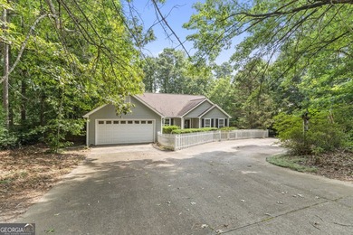 Welcome home to this beautifully maintained ranch offering 3 - photo 2