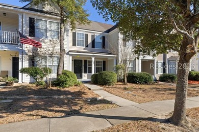WELCOME HOME! This beautifully updated, turnkey 2-bedroom, 2 - photo 3