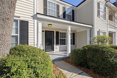 WELCOME HOME! This beautifully updated, turnkey 2-bedroom, 2 - photo 4