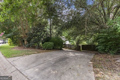 Welcome home to this beautifully maintained ranch offering 3 - photo 5