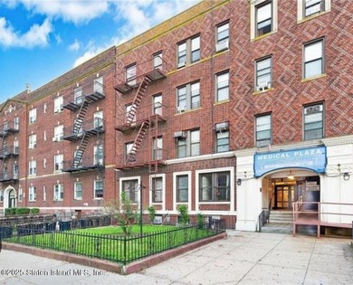 PRIME OCEAN PARKWAY LOCATION, JUST A FEW MINUTES FROM THE BEACH - photo 2