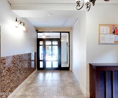 PRIME OCEAN PARKWAY LOCATION, JUST A FEW MINUTES FROM THE BEACH - photo 4