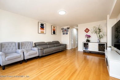 Welcome to 86 Burke Ave prime location beautiful townhouse - photo 3