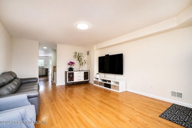 Welcome to 86 Burke Ave prime location beautiful townhouse - photo 4