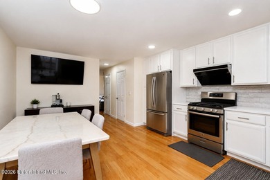 Welcome to 86 Burke Ave prime location beautiful townhouse - photo 7