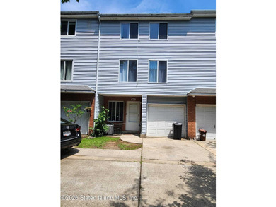 Absolutely beautiful and fully updated townhouse conveniently - photo 1