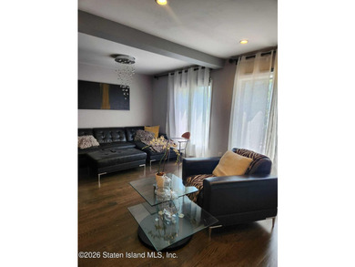 Absolutely beautiful and fully updated townhouse conveniently - photo 7