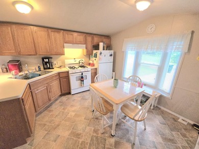 BACK ON THE MARKET!! Charming 2 bedroom 1 full bath home, fenced - photo 11