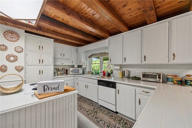 Escape to the beauty and tranquility of country living with this - photo 10