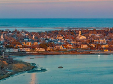 Experience a rare opportunity to own a prime waterfront property - photo 4