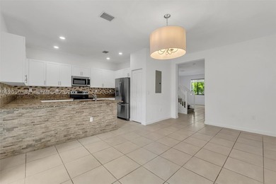 Beautiful and spacious 3-bedroom, 3.5-bathroom townhome located - photo 11