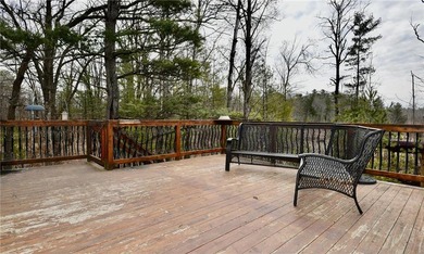 Gorgeous custom built 4 bed, 4 bath, 3+ car, 4,100+ square foot - photo 12