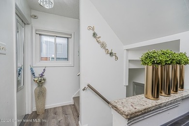 Beautifully renovated 2-bedroom end-unit townhouse located in - photo 13