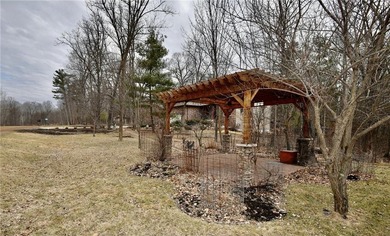 Gorgeous custom built 4 bed, 4 bath, 3+ car, 4,100+ square foot - photo 14