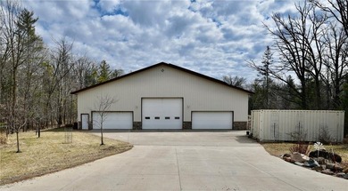 Gorgeous custom built 4 bed, 4 bath, 3+ car, 4,100+ square foot - photo 18