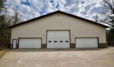 Gorgeous custom built 4 bed, 4 bath, 3+ car, 4,100+ square foot - photo 19