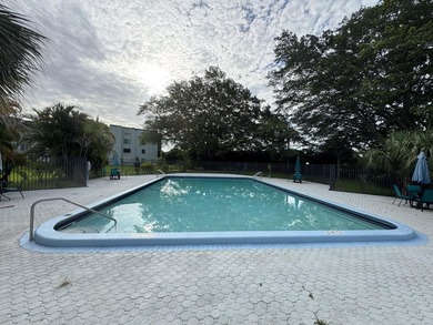 Renovated 1 bedroom 1 1/2 baths condo in Boca Raton can be - photo 24