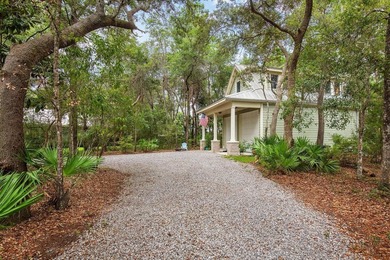 Cozy COASTAL COTTAGE on 1/2 acre lot in Historic Pt Washington - photo 3